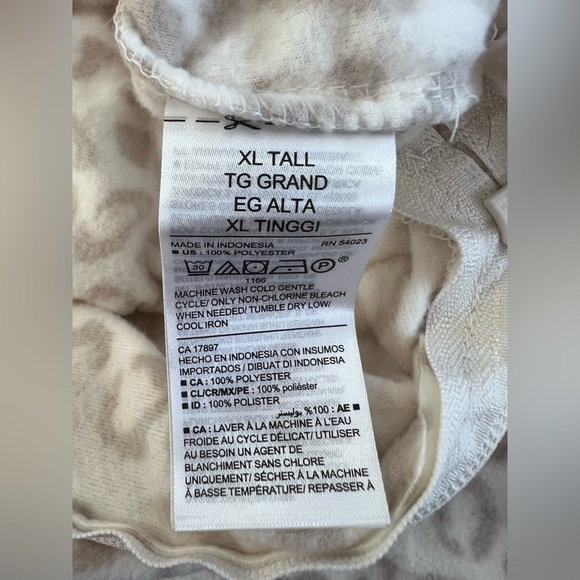 Old Navy Women's One‎ Piece Hooded Beige Leopard Print Soft Flannel Size XL Tall - Picture 11 of 12